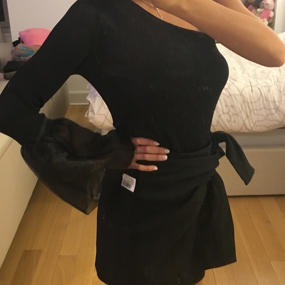 Zara Tops - 🚫SOLD🚫 Zara One Shoulder Bell Sleeve Top NWT M